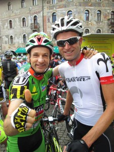 Welche Freude am Start GF Charly Gaul. Ein Foto mit dem großen Champion Michel Snel, Sieger des Maratona dles Dolomites 2013.